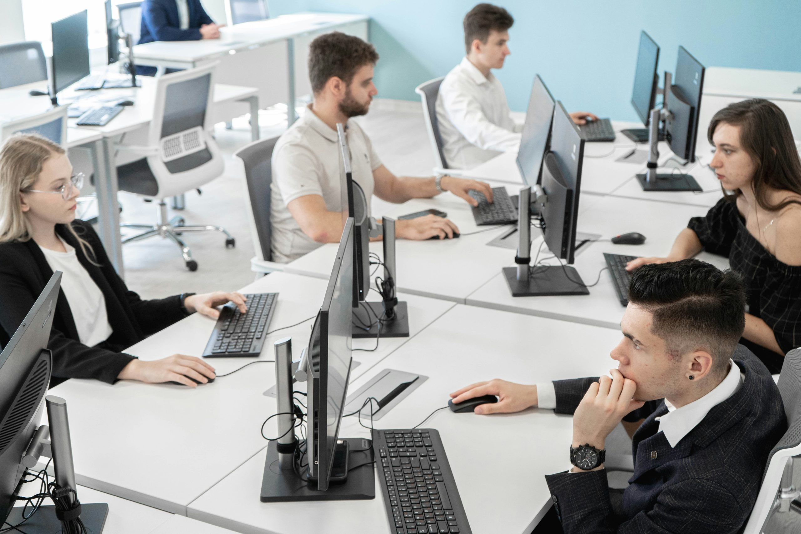 Office of people working on computers - ServMe IT
